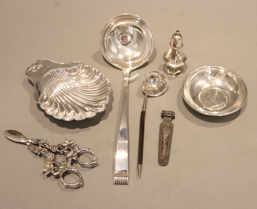 Mixed small silver items